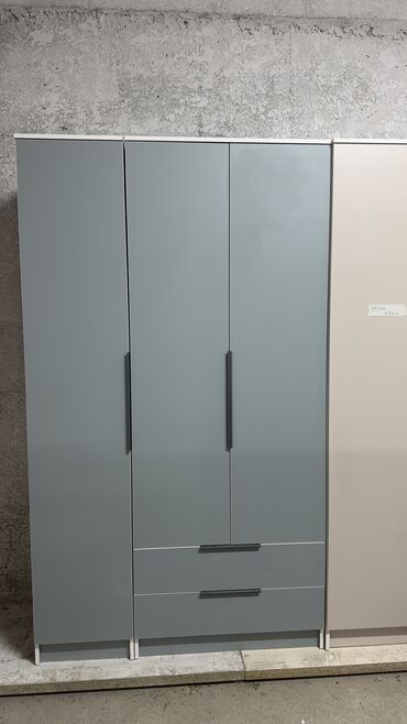 Шкафы для одежды: Качество на первом месте! Прослужит вам долгие годы! Трехдверный шкаф — 4