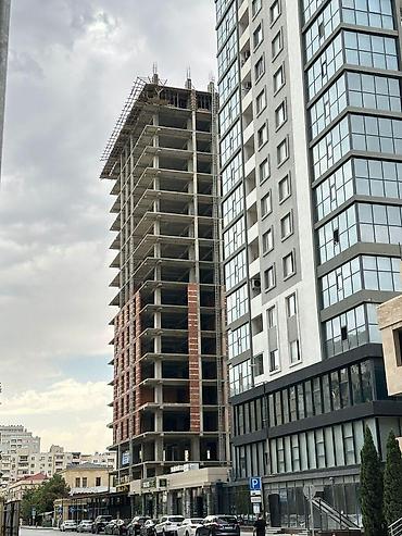 Mənzillərin satışı: Satılır 3 otaqlı yeni tikili 145 m², Şah İsmayıl Xətai m. Kateqoriya — 3