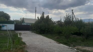 срочно дешева продаю дом в бишкеке: Дом, 74 м², 5 комнат, Собственник, Старый ремонт