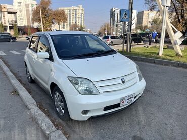 5 ступка: Toyota ist: 2002 г., 1.5 л, Автомат, Бензин, Седан