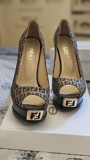 Tuflilər: Fendi 20 qalan 2si birlikdə 20 Fendi platform topuqlu ayaqqabı dəsti — 1