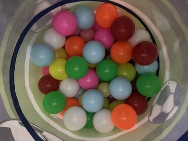 toxunma uşaq krassovkaları: Uşaqlar üçün plastik toplar. Badamdar
