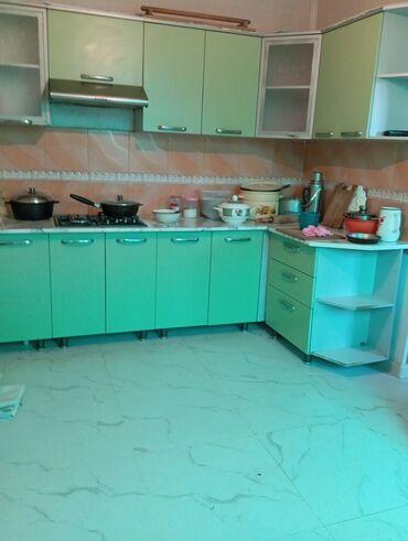 жалабад квартира: 36 м², 3 комнаты, Утепленный, Бронированные двери, Забор, огорожен