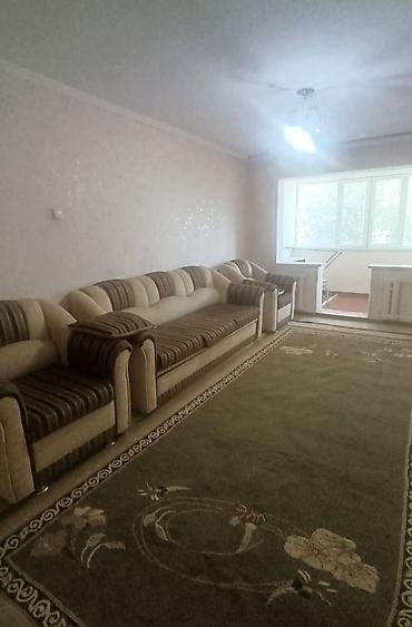 Долгосрочная аренда квартир: 4 мкр Сдается 2х комнатная квартира 104 серия 2/2 этаж С мебелью — 1