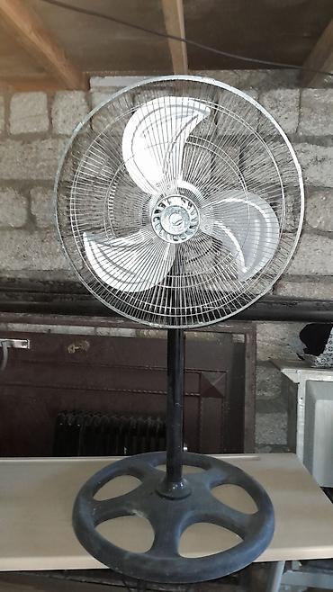 ventilyator azərbaycanca: Güclü ayaqlı ventilyator - Tip: Döşəmə tipli, hündür ayaqlı — 1