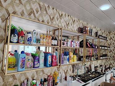 parfum vitrine: Satılır: mağaza üçün Ətir vitrin Tərkibi və ölçülər: - Divar — 2