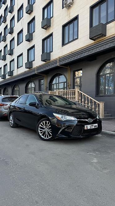 Частная аренда авто: Черный седан Toyota Camry с тонированными задними стеклами и at lalafo.kg — 5 Частная аренда авто: Черный седан Toyota Camry с тонированными задними стеклами и — 5