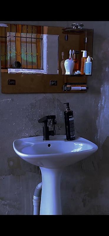hamam kuncluyu: Hamam üçün lavabonu və güzgülü asma rəfi .guzgu 15azn.unvalnik — 1