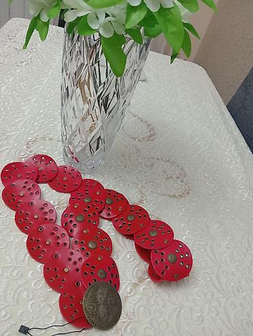 Qırmızı dəri bəzək kəməri - Material: qalın, yumşaq dəri - Dizayn