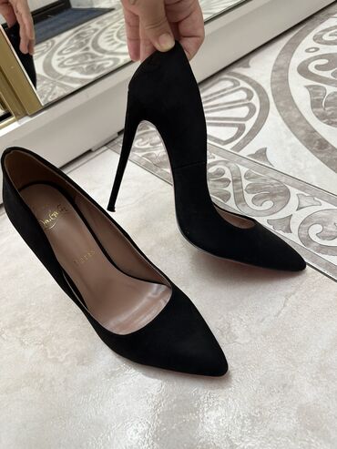 женские туфли лабутены: Туфли 37, цвет - Черный