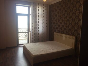 Uzunmüddətli kirayə mənzillər: Nərimanov metrosuna yaxin 14 mertebeli binanın 7-ci mərtəbəsində — 16