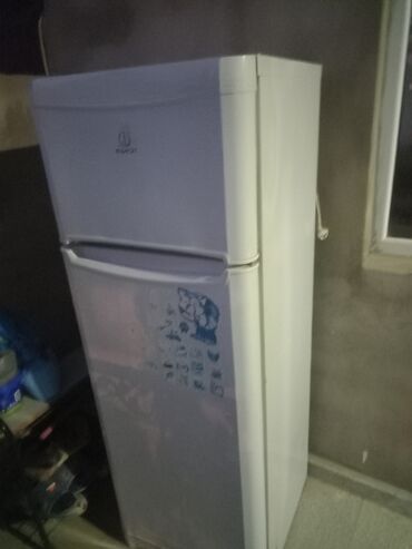 Б/у 2 двери Indesit Холодильник Продажа, цвет - Белый