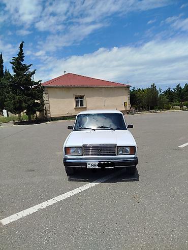 vaz 2106 şit: VAZ 2107, ağ rəng, sedan kuzov. salon yeni yigilib Xarici görünüş: - — 2