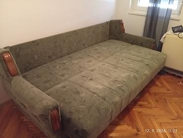 cipelarnik beli: Trosed na razvlačenje sa prostorom za spavanje.Polovan cena 3000 rsd — 1