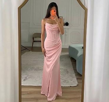 dva srca slike: Elegantna duga haljina sa korset gornjim delom
3200 din
s m l — 1