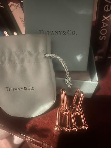 Bijuteriya: Təsvir:
- Brend: Tiffany & Co — 1