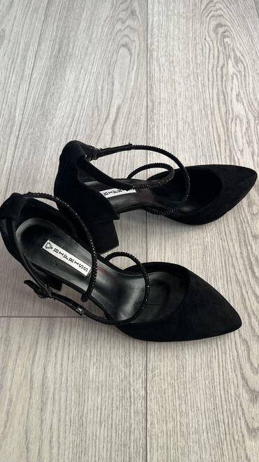 черные каблуки: Туфли 38, цвет - Черный
