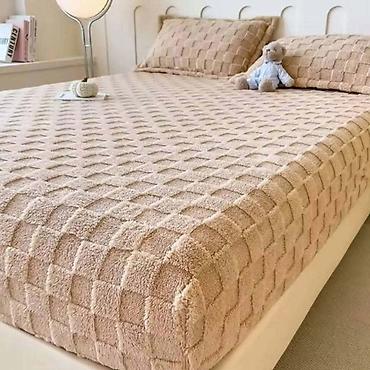 Posteljina: Reljefni čaršafi Čaršaf na lastiš 25 + 2 jastučnice(5) Cena 3800 — 2