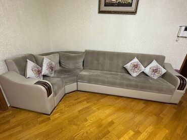 Giriş qapıları: Künc divan