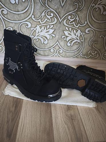 rezin botinkalar: Moto tərzli qara kişi çəkmələri - Material: qalın, möhkəm dəriyə — 1