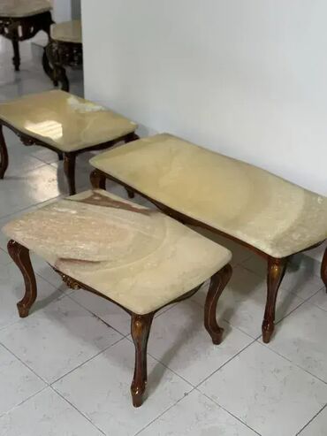 kupujemprodajem stolovi za dnevnu sobu: Set stolova drvo / oniks (3 komada) Veći sto: 330 € Širina: 100 cm