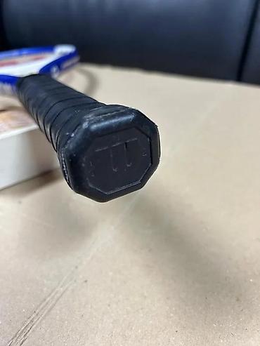 Ostali proizvodi za sport i razonodu: Wilson teniski reket - Model: Wilson (plavo-bela šema, “W” logo na — 7