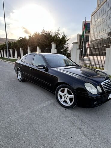 Mercedes-Benz: Mercedes-Benz E-Class sedan (W211) – qara rəngdə, klassik dörd qapılı — 9