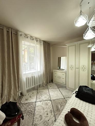 Продажа коттеджей и домов: Продается большой дом в центре г. Нарын 📍 Адрес: ул. Торобаева. Дом — 16