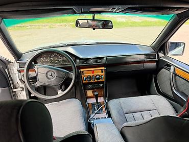 Mercedes-Benz: Mercedes-Benz E 200: 2 l | 1994 il Sedan — 14