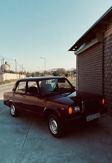 avto zapchasti: VAZ 2107 sedan - Gövdə tipi: 4 qapılı sedan - Rəng: tünd bordo (şərab — 2