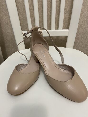 604 объявлений | lalafo.kg: Женские кожаные туфли Pierre Cardin На ногах смотрятся очень красиво