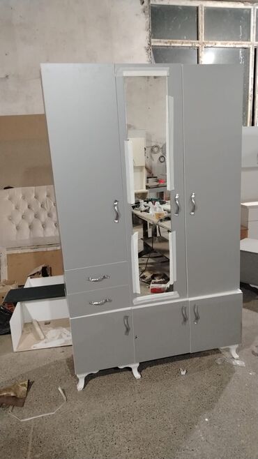 Dolablar: Yeni, Açılan, 3 qapılı Düz dolab, Şifonyer, Rusiya