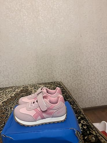 Новые Детские кроссовки, розовые - Размер: ориентировочно для at lalafo.kg Новые Детские кроссовки, розовые - Размер: ориентировочно для