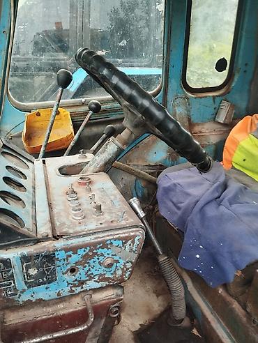 claas dominator: Трактор колесный с кабиной, голубого цвета. Основные характеристики — 4