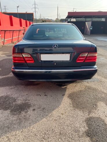 Mercedes-Benz: Mercedes-Benz E-Class (W210) sedan - Kuzov: 4 qapılı sedan, tünd mavi — 9