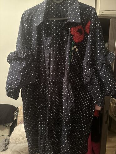 Dəstlər, kostyumlar: Qadınlar üçün nöqtəli kofta/tünika - Rəng: tünd göy, xırda ağ xallı