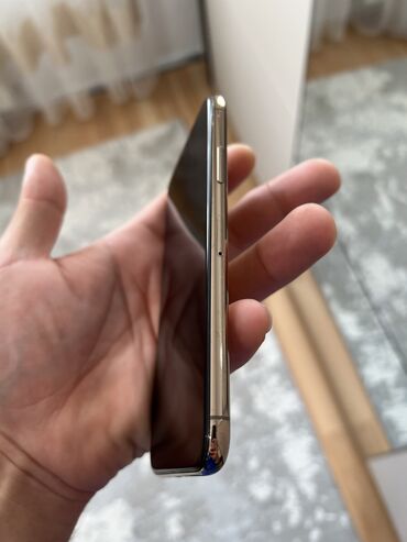 Apple iPhone: Apple iPhone iPhone Xs — 5