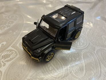 Avtomobil modelləri: Brabus G-Class metal oyuncaq avtomobil modeli - Miqyas: təxminən 1:32 — 3