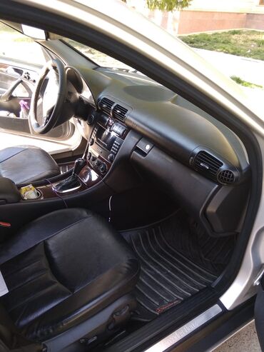 Mercedes-Benz: Mercedes-Benz 240: 2.4 l | 2005 il Sedan — 5