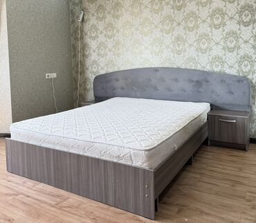 люльки качели: Кровать двух спальная с матрасом и тумбочками. Состояние отличное