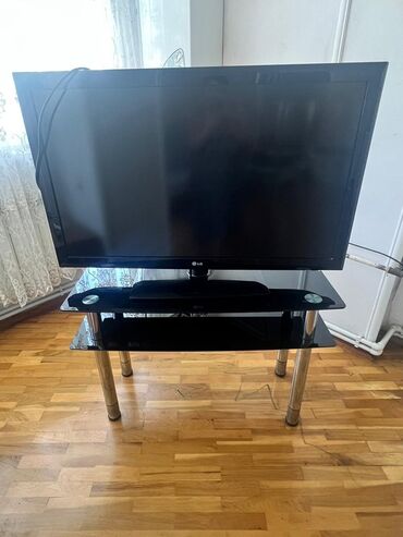 подставка для телевизора lg: LG brendinə məxsus qara rəngdə düz ekranlı televizor. Bu televizor