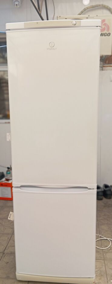 Холодильники: Продается 2х камерный холодильник Индезит б/у состояние хорошее