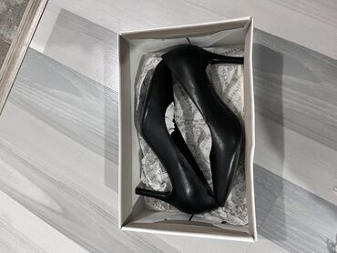 саламандр туфли: Туфли, 36.5, Tamaris, Жаңы, түсү - Кара, Өзү алып кетүү
