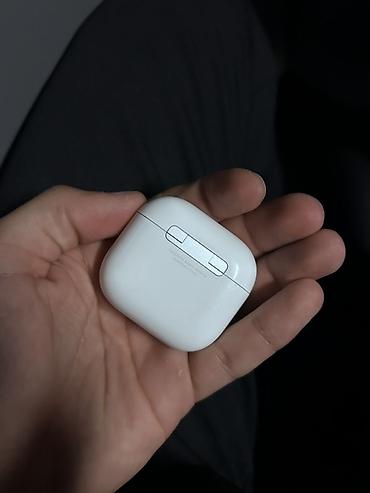 Qulaqcıqlar: Airpods 4 anc versiya sarj qabin uzerinde 1-2 xirda cizig var — 2