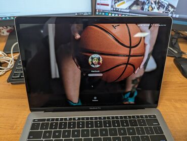 macbook pro 2018: Ультрабук, Apple, 4 ГБ ОЗУ, Intel Core i5, 13.3 ", Б/у, Для несложных задач, память SSD