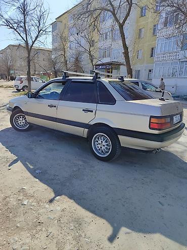 Volkswagen Passat: 1988 г., 1.8 л, Механика, Газ, Седан