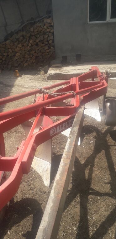 Mağaza avadanlığı: ALPLER markalı kRazotan/plaq (traktor üçün). Xüsusiyyətlər: - Asqılı