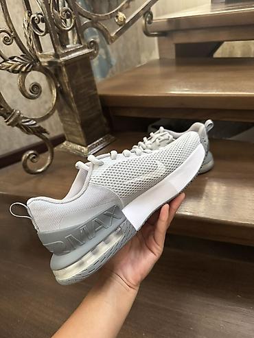 Эркектердин кроссовкасы, 42, Nike, Жаңы, түсү - Боз, Өзү алып кетүү lalafo.kg да — 2 Эркектердин кроссовкасы, 42, Nike, Жаңы, түсү - Боз, Өзү алып кетүү — 2