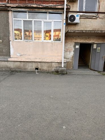 Binalar: Orta təmirli təmirə ehtiyacı var. Həyətdə bağı var, su quyusu, wifi -da lalafo.az — 4 Binalar: Orta təmirli təmirə ehtiyacı var. Həyətdə bağı var, su quyusu, wifi — 4