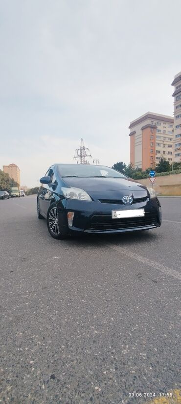 gunluk 20 azn prius: Toyota Prius: 1.8 l | 2012 il Hetçbek